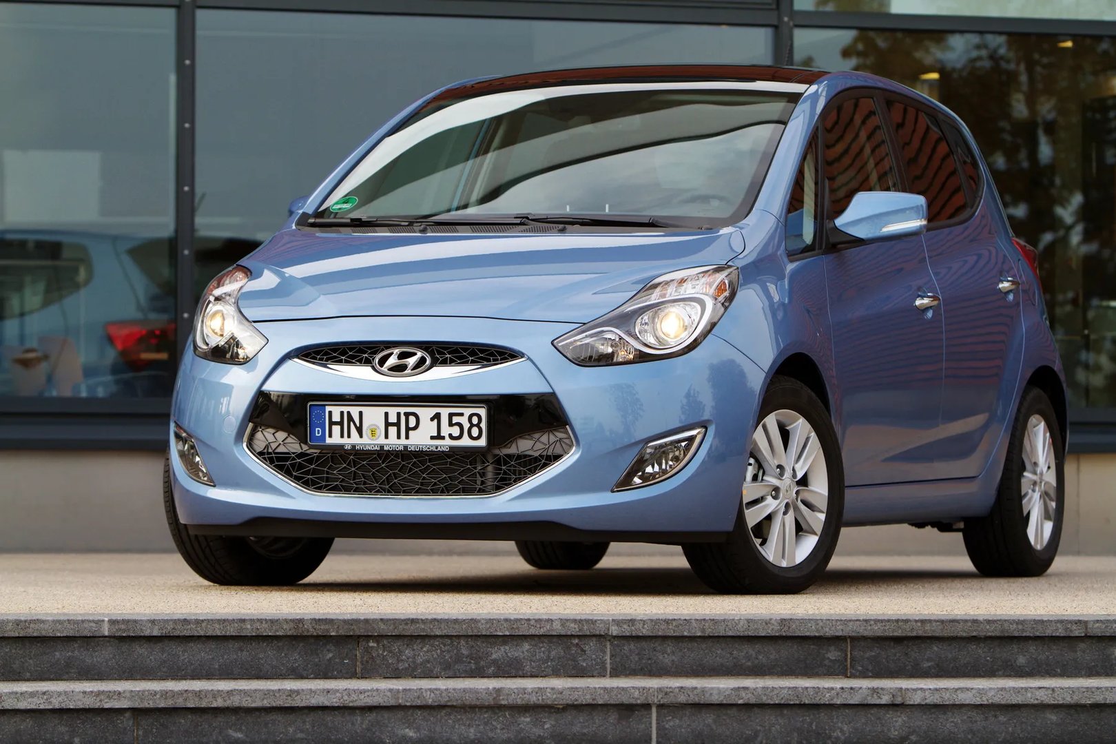 Hyundai_ix20_1_generation__Hatchback_5-door__7.jpg