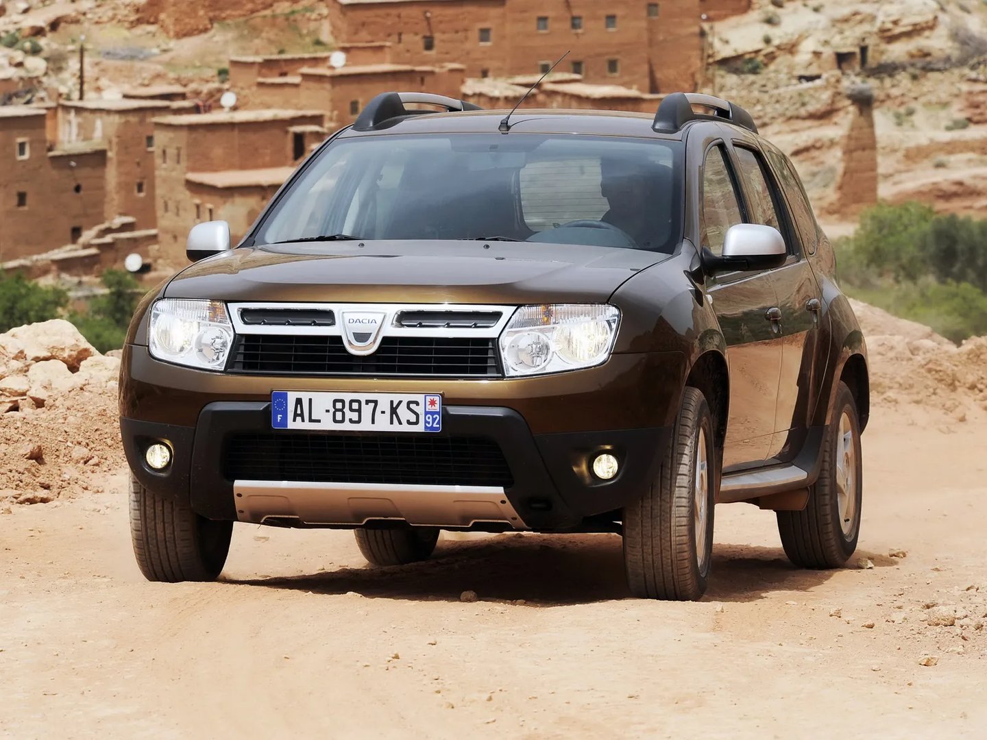 Dacia_Duster_1_generation__SUV_5-doors__12.jpg