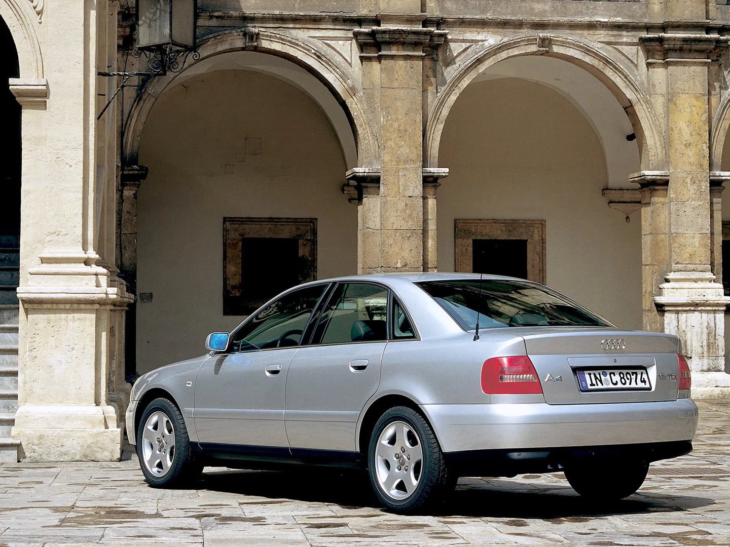 Audi_A4_1_generation_restyling__Sedan__2.jpg