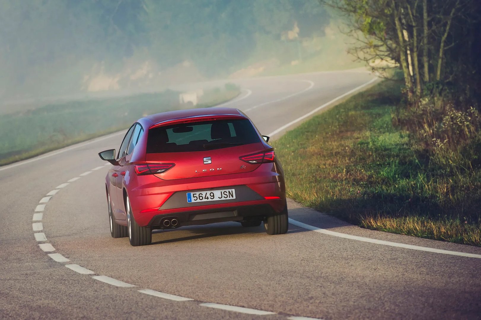 SEAT_Leon_3_generation_restyling__Hatchback_5-door__10.jpg