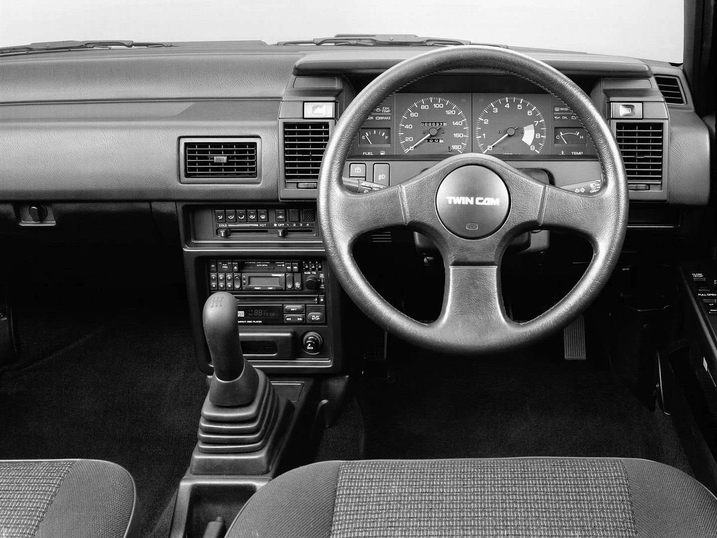 Nissan_Pulsar_3_generation__Mini_3-doors__7.jpg