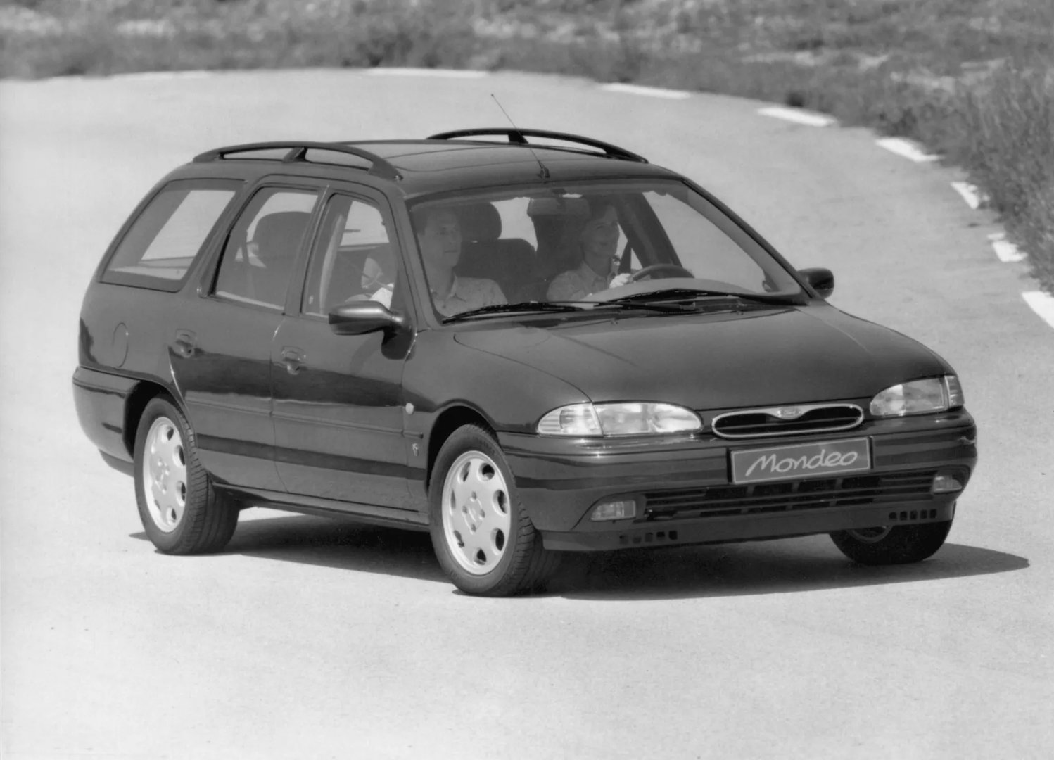 Ford_Mondeo_1_generation__Estate_5-door__4.jpg