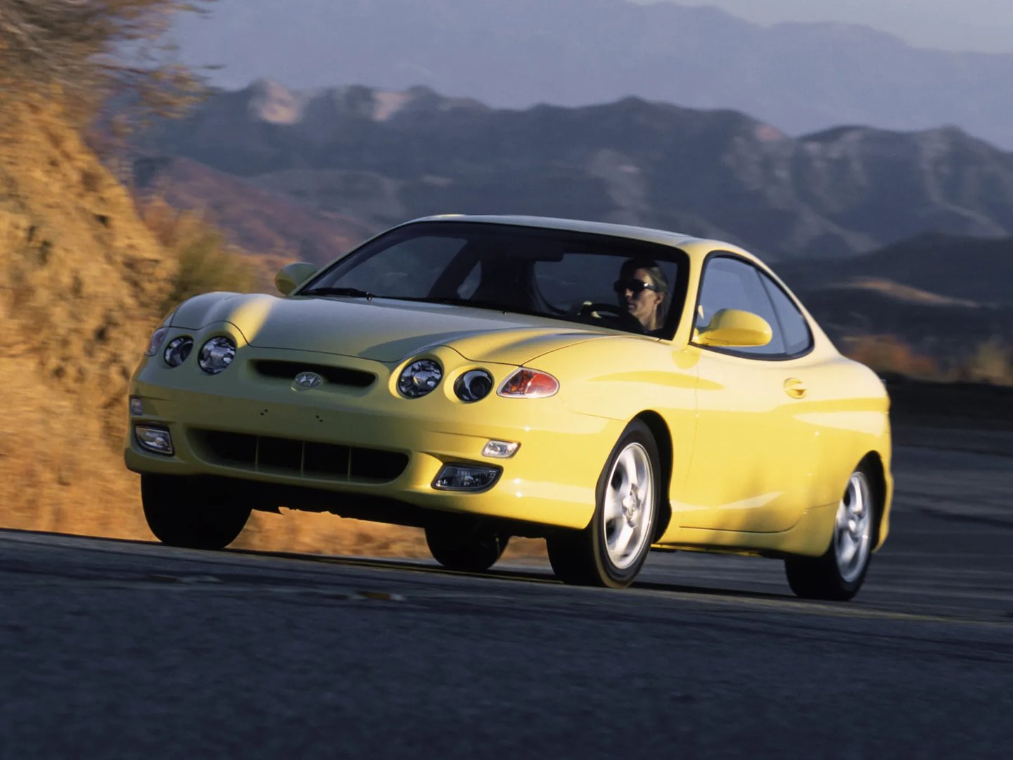 Hyundai_Tiburon_1_generation_restyling__Coupe__main.jpg
