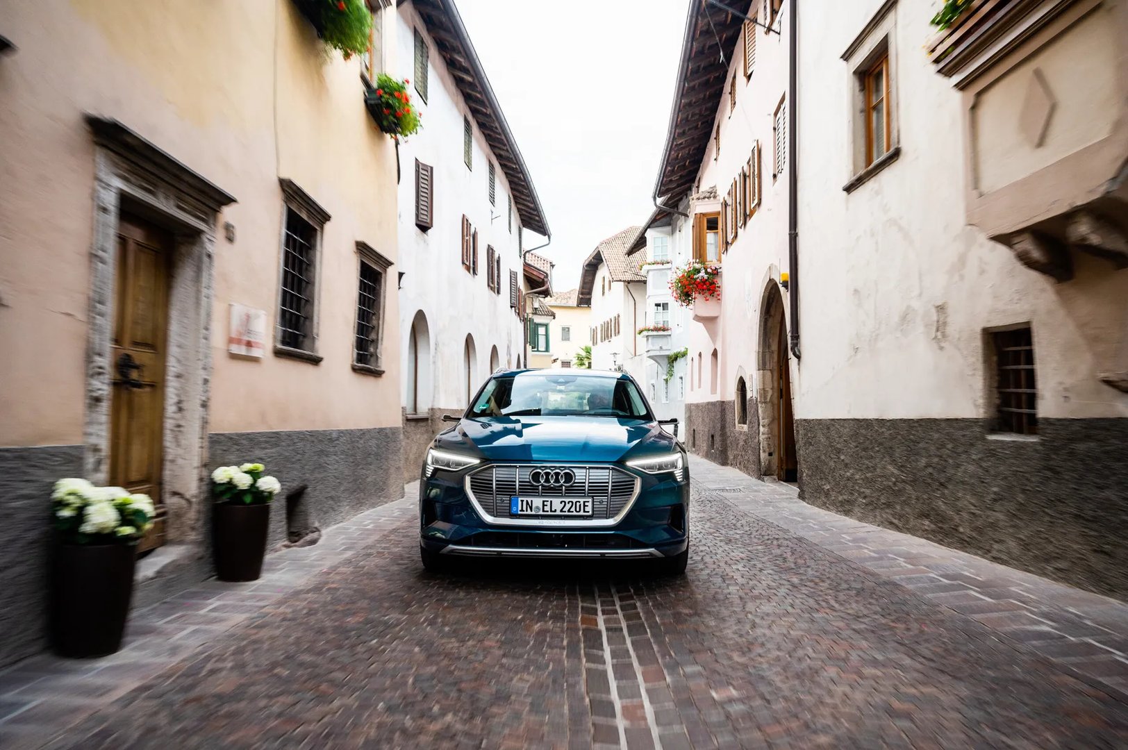 Audi_Q8_e-tron_1_generation__SUV_5-doors__5.jpg