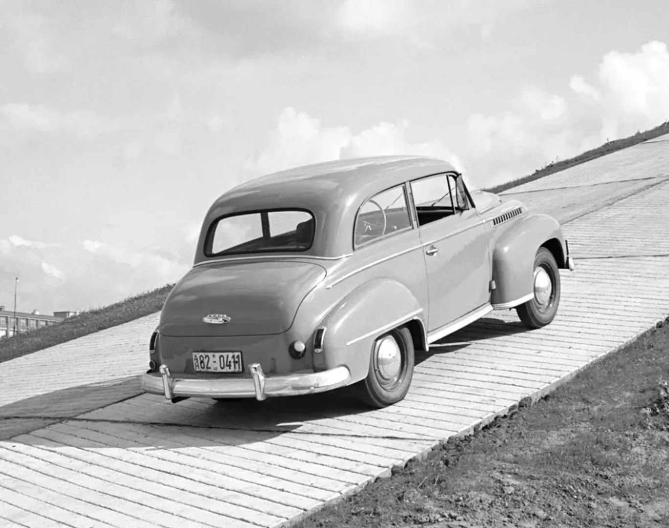 Opel_Olympia_3_generation__Coupe__3.jpg