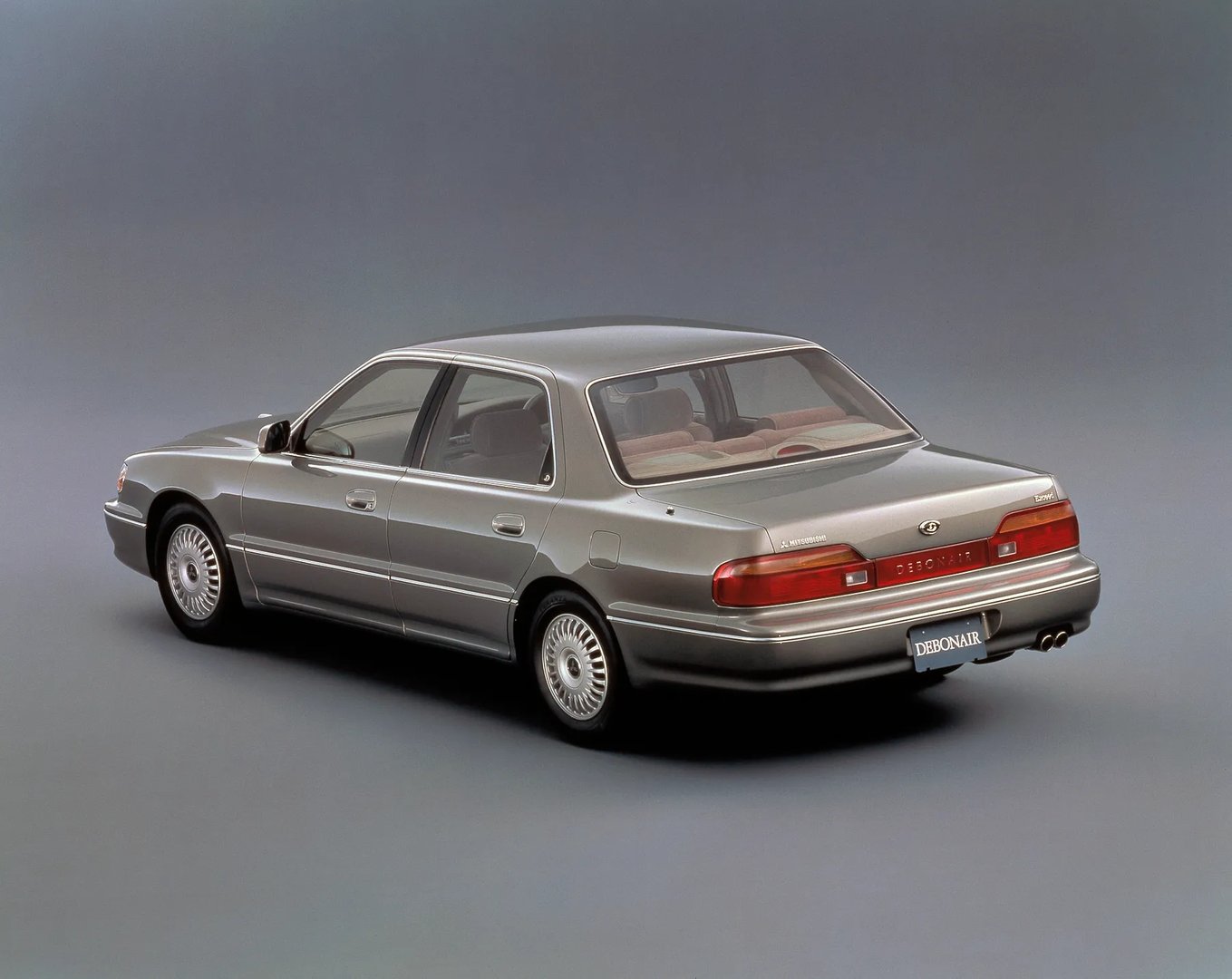 Mitsubishi_Debonair_3_generation__Sedan__2.jpg