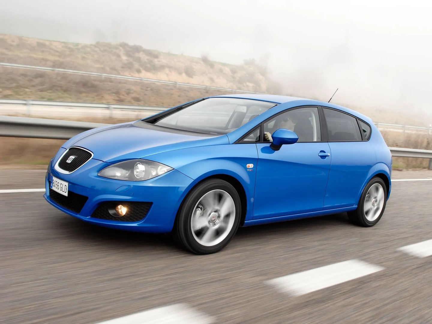 SEAT_Leon_2_generation_restyling__Hatchback_5-door__10.jpg