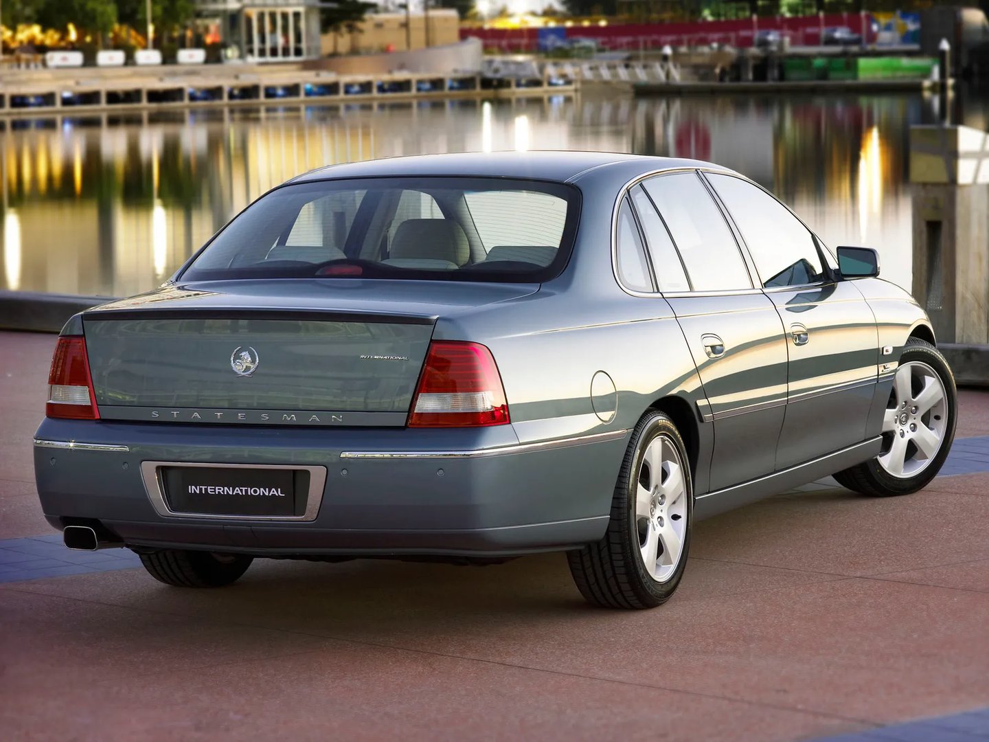 Holden_Statesman_2_generation__Sedan__6.jpg