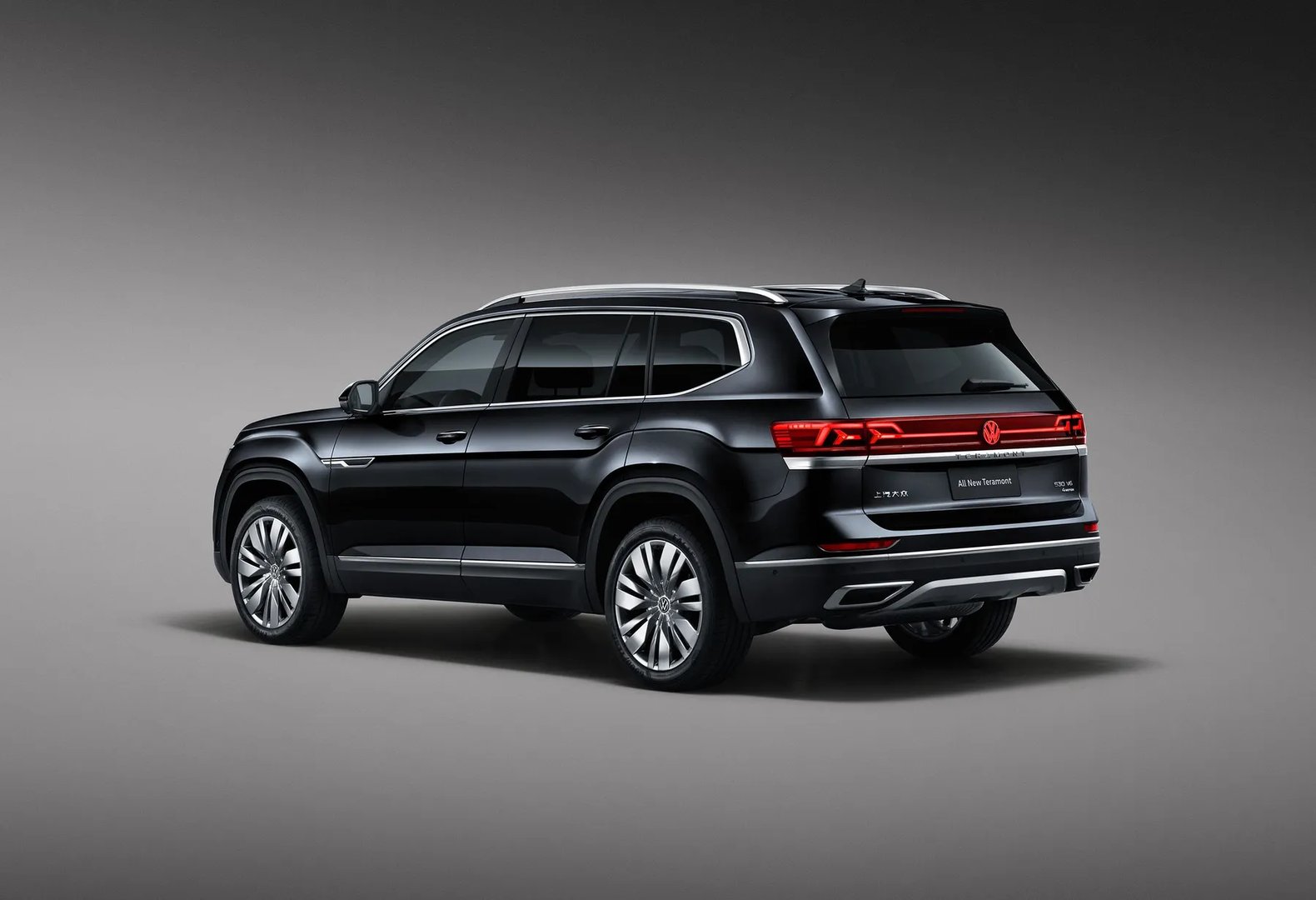 Volkswagen_Teramont_1_generation_restyling__SUV_5-doors__8.jpg