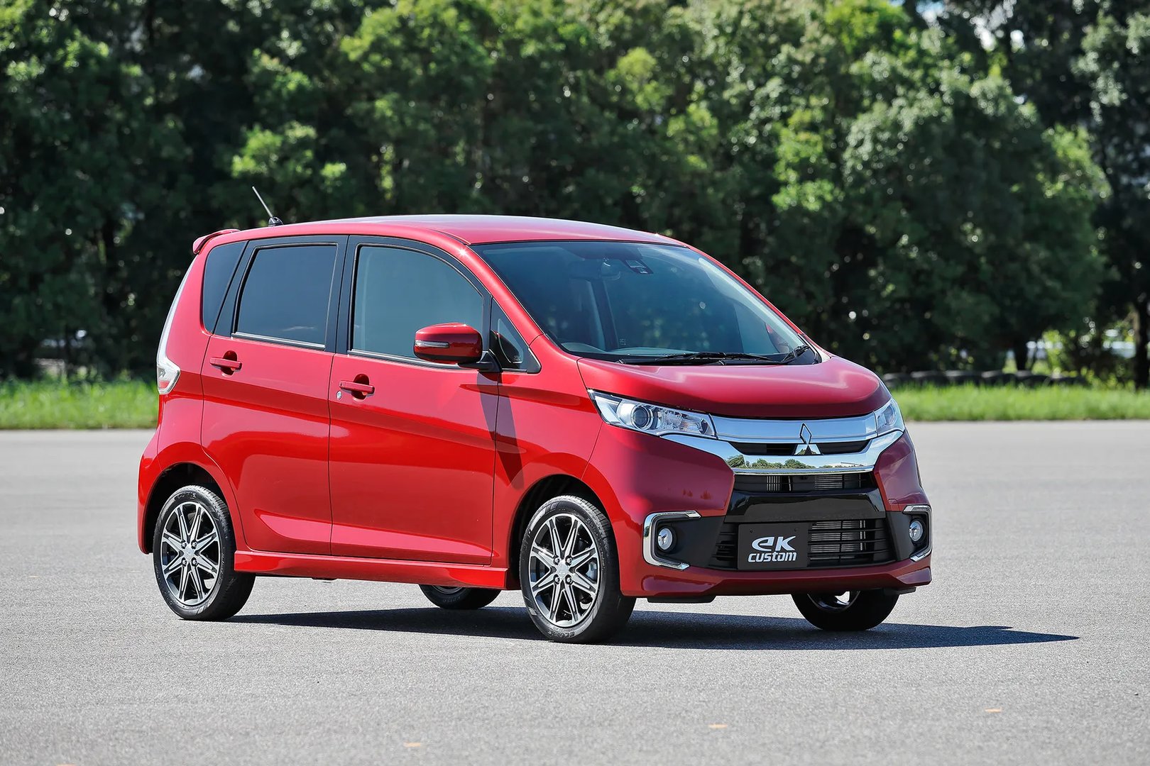 Mitsubishi_eK_Custom_1_generation_restyling__Microvan__1.jpg