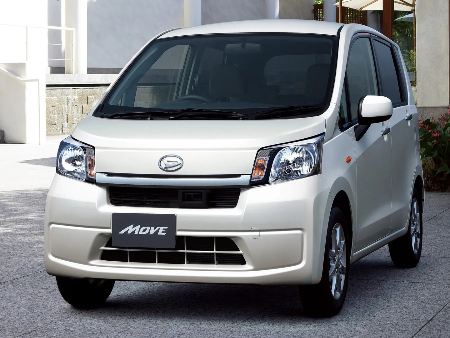 Daihatsu_Move_5_generation__Microvan__2.jpg