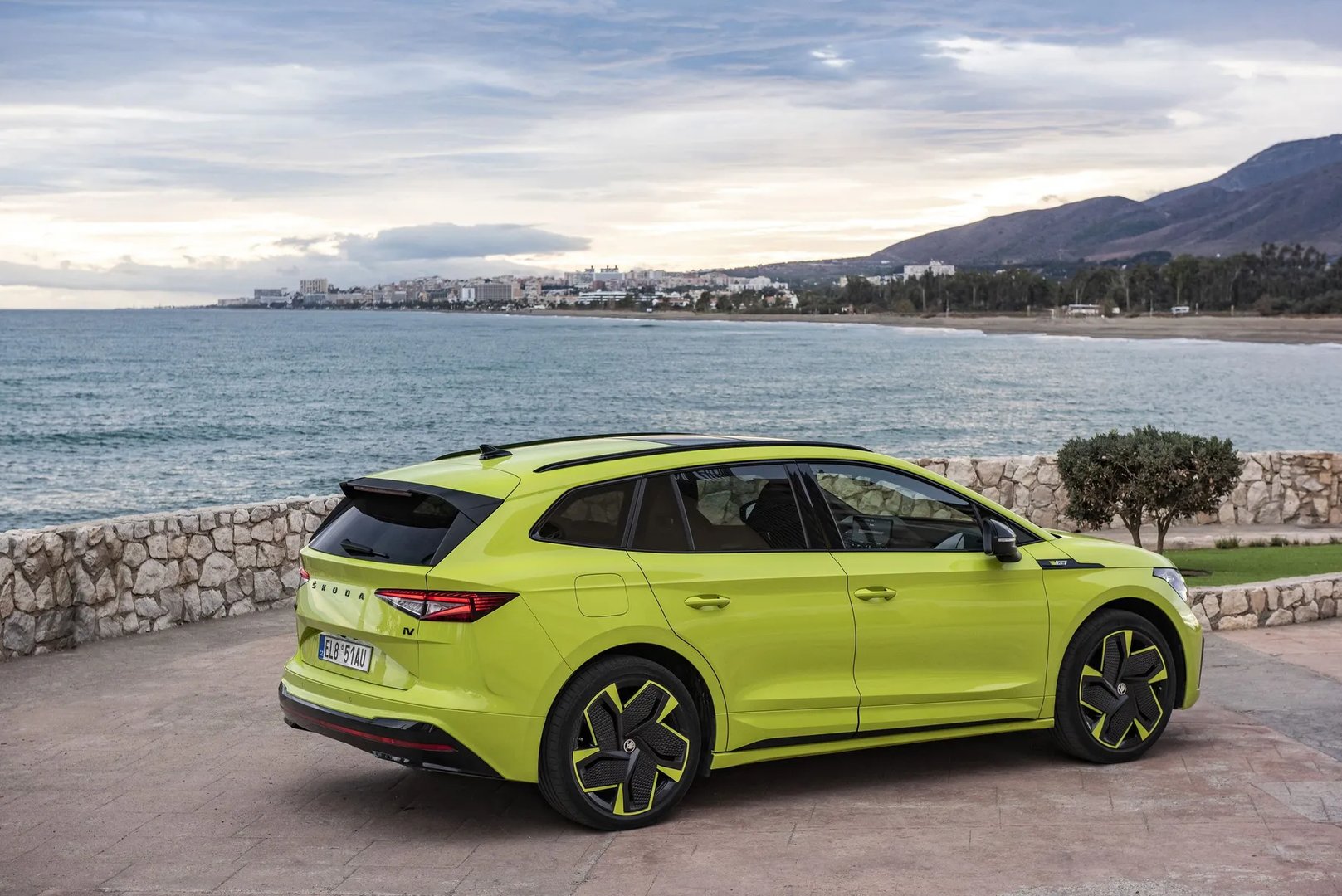 Skoda_Enyaq_iV_RS_1_generation__SUV_5-doors__9.jpg