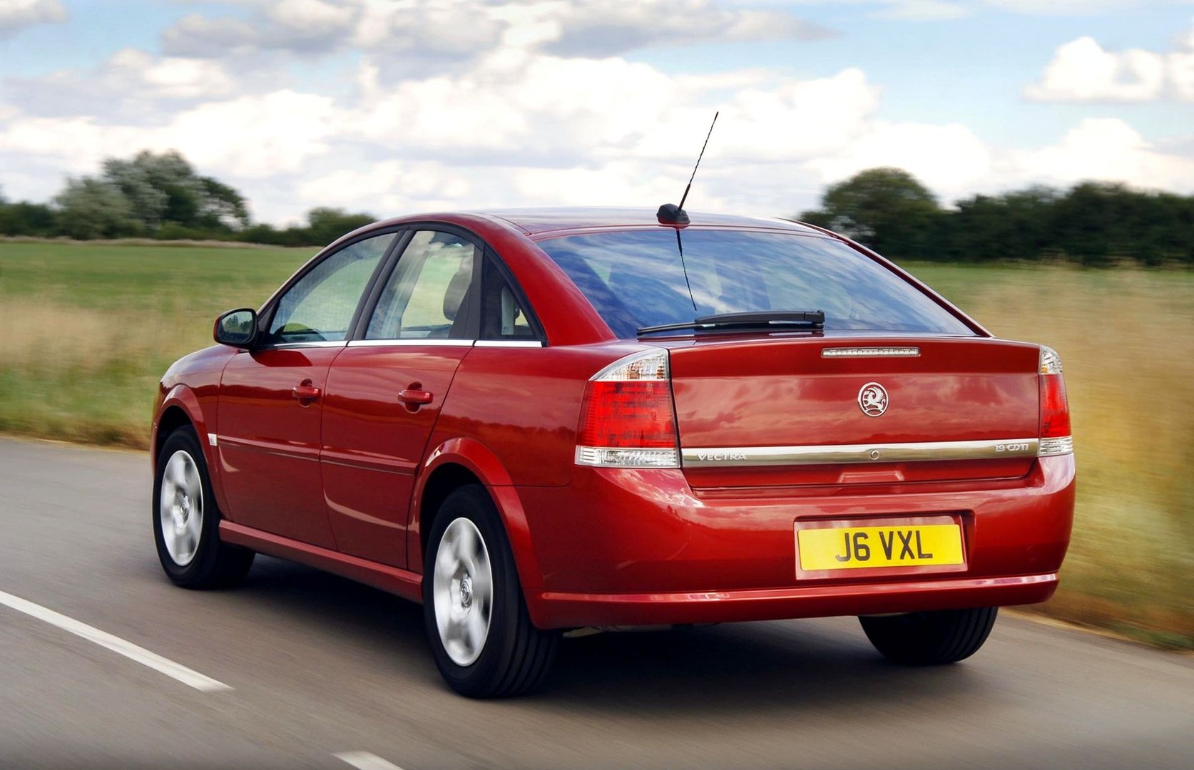 vauxhall_Vectra_3_generation__Hatchback_5-door__9.jpg