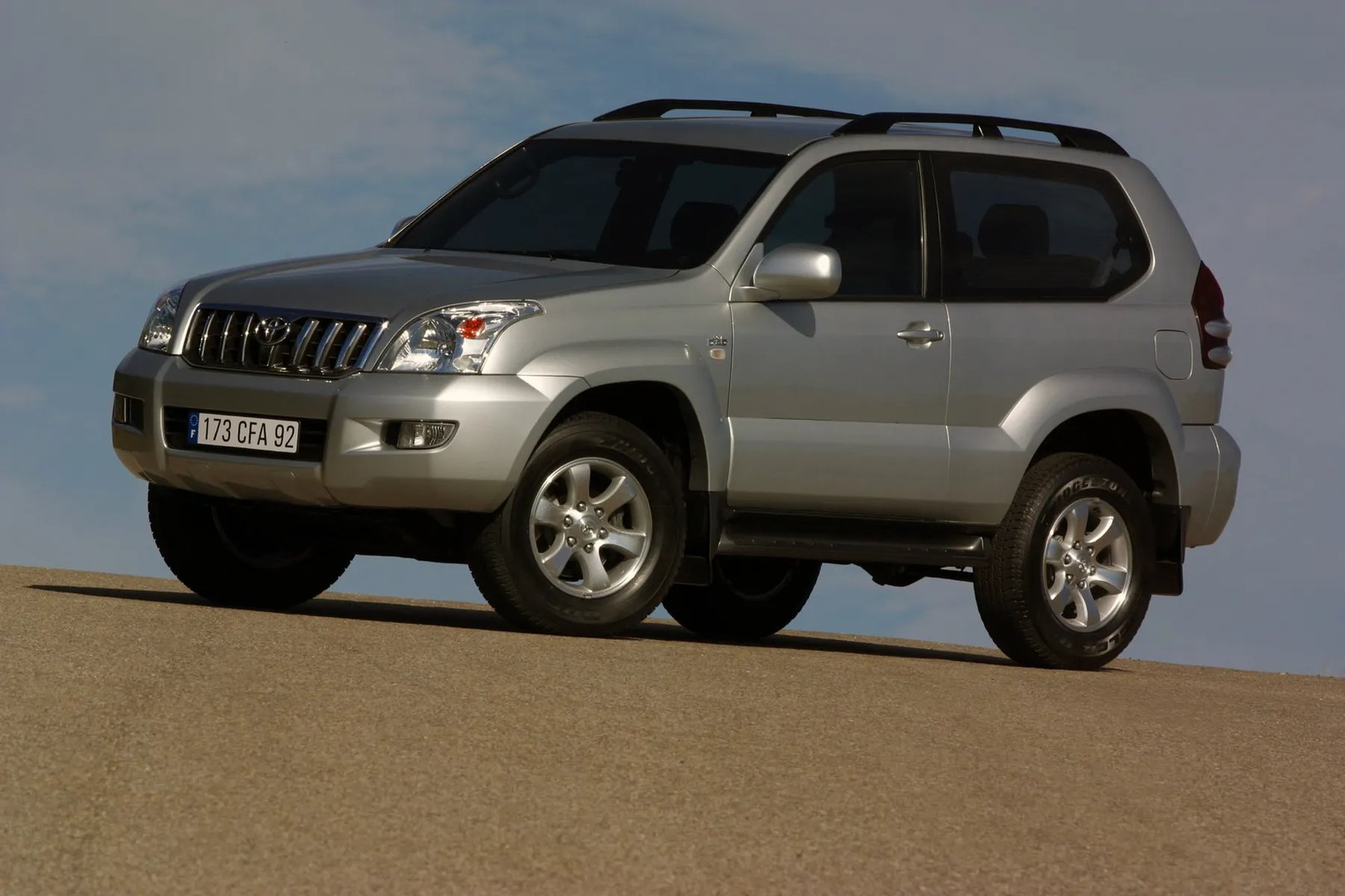 Toyota_Land_Cruiser_3_generation__SUV_3-doors__13.jpg