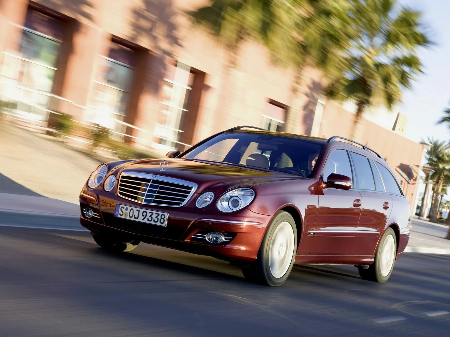 Mercedes_E-Class_3_generation_restyling__Estate_5-door__6.jpg