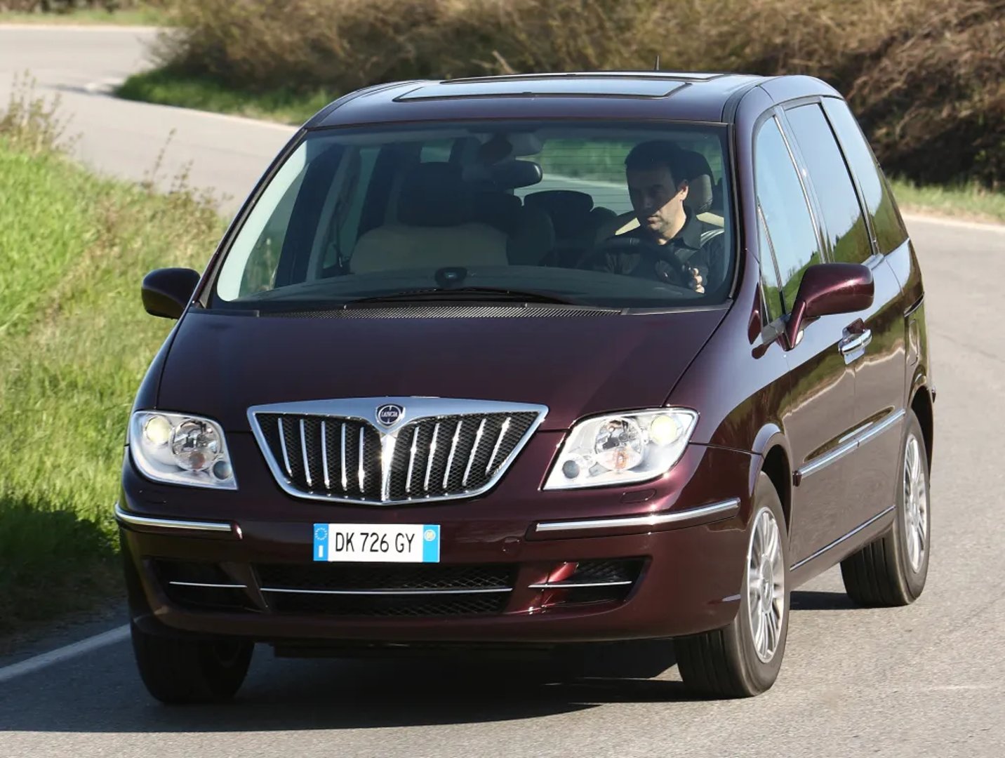 Lancia_Phedra_1_generation__Compact_Van__3.jpg
