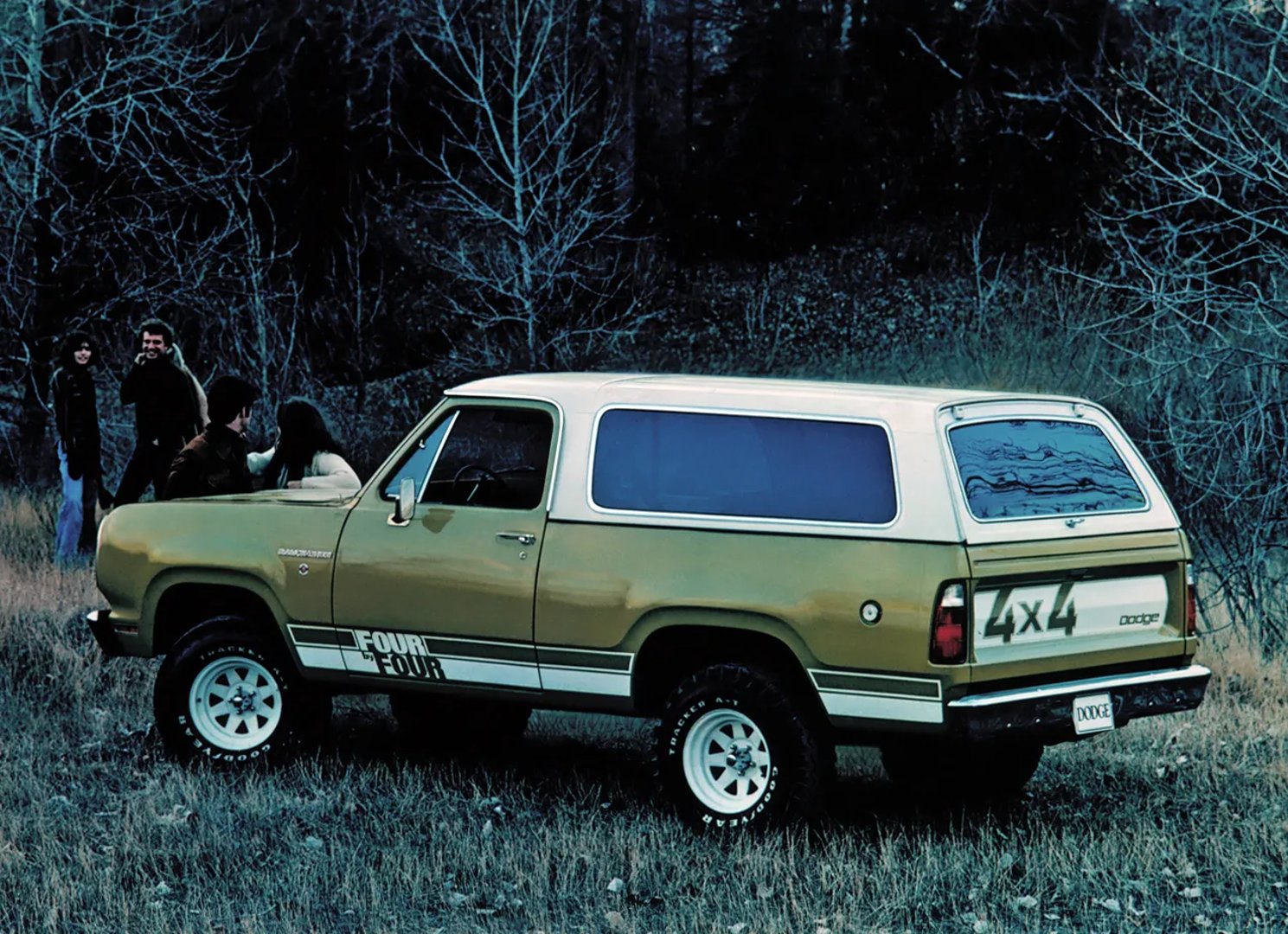 Dodge_Ramcharger_1_generation__SUV_3-doors__8.jpg