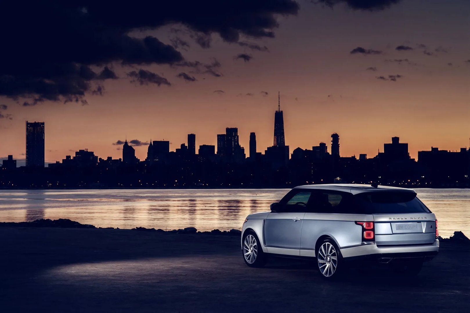 Land Rover_Range_Rover_4_generation_restyling__SUV_3-doors__4.jpg