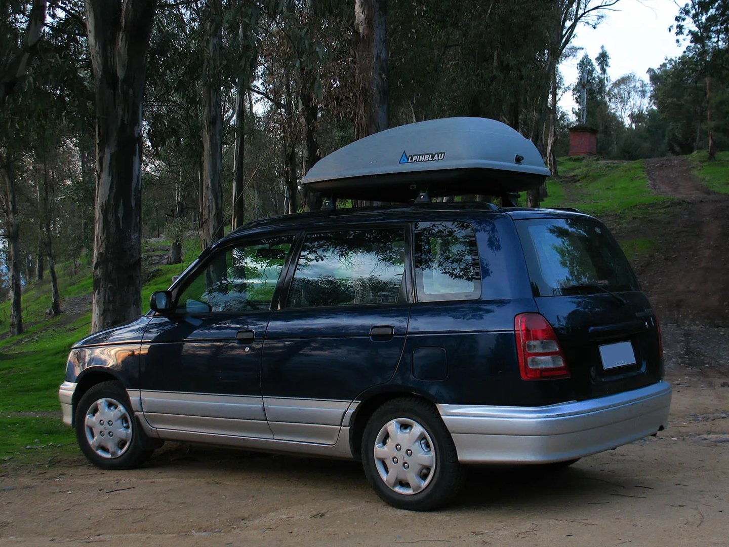 Daihatsu_Gran_Move_1_generation__Compact_Van__3.jpg
