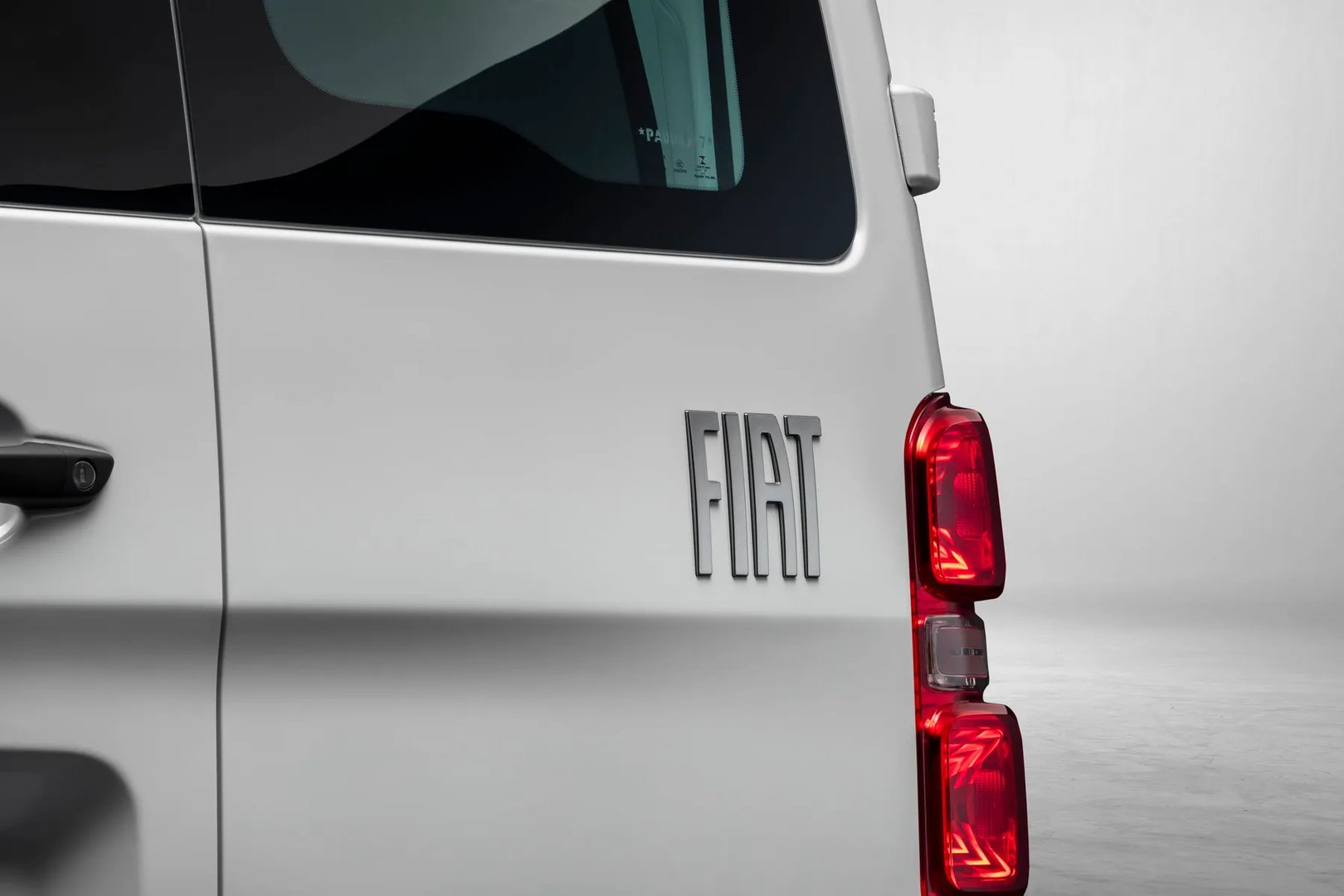 Fiat_Scudo_3_generation__Minivan__12.jpg