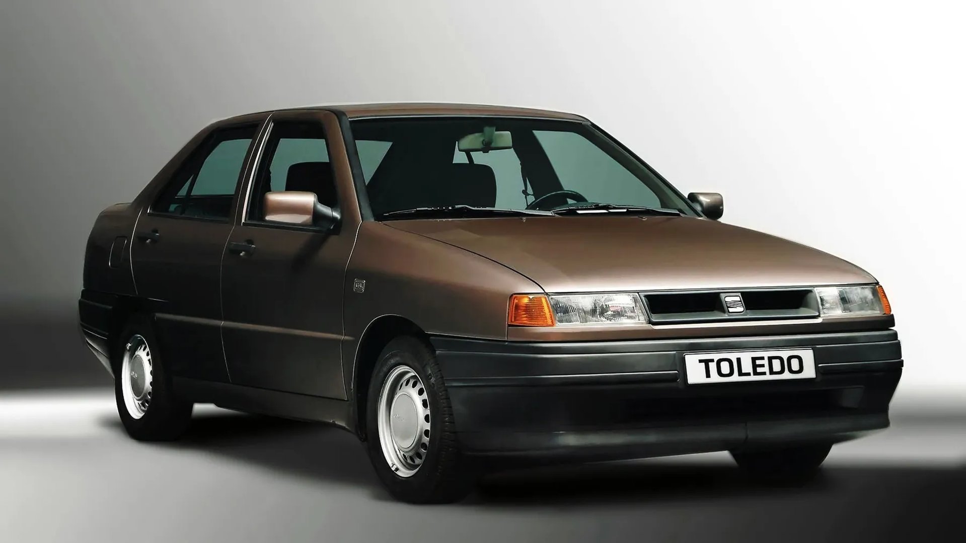 SEAT_Toledo_1_generation__Liftback__2.jpg