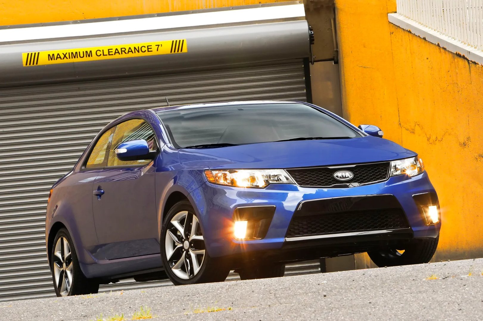 Kia_Forte_1_generation__Coupe__5.jpg