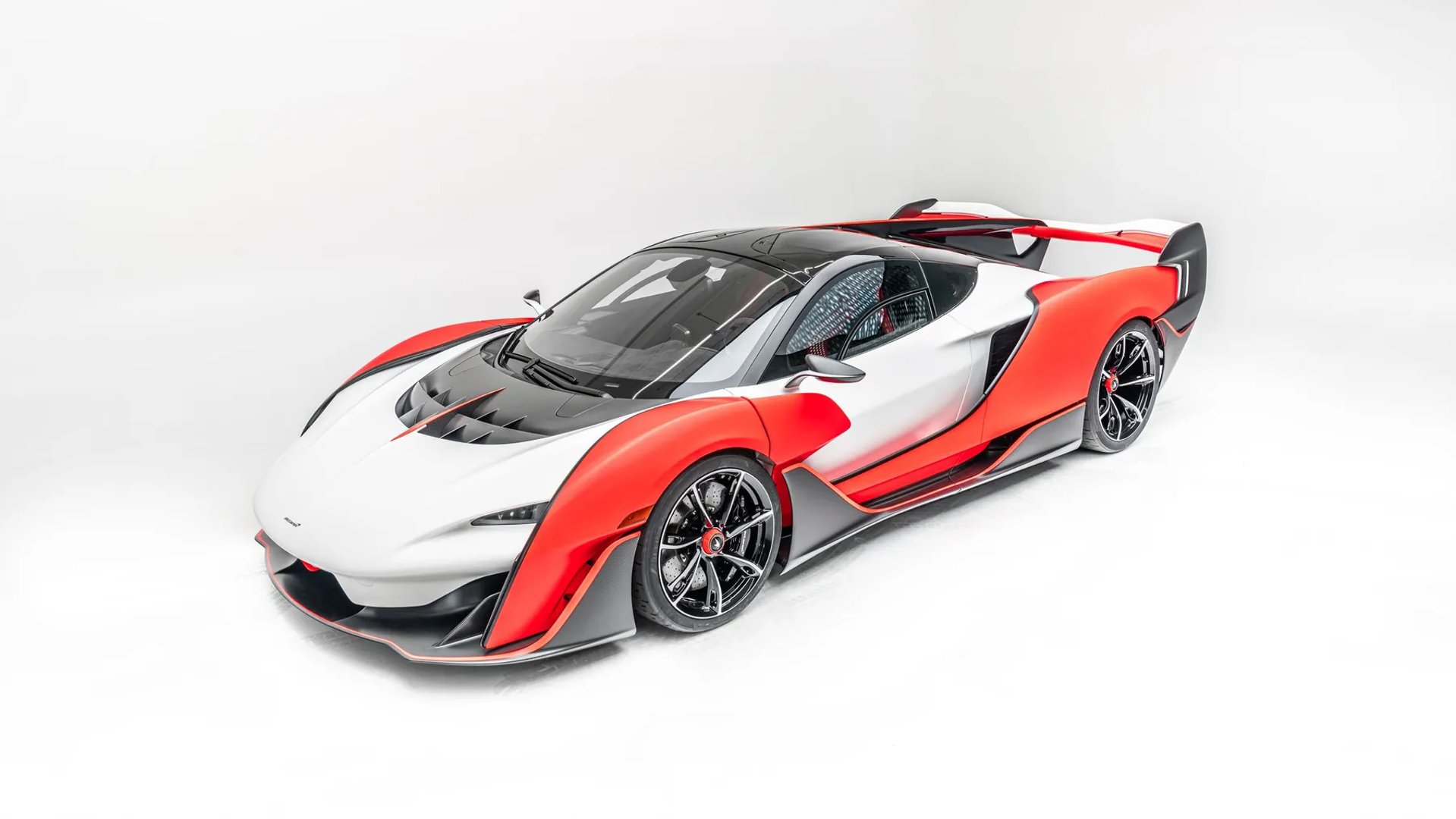 McLaren_Sabre_1_generation__Coupe__1.jpg