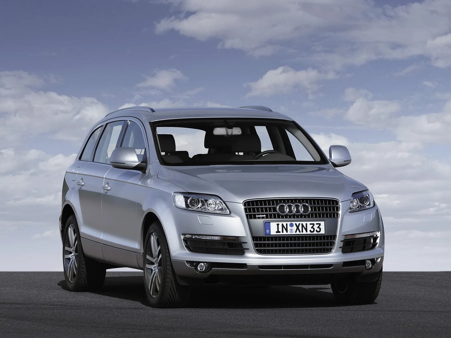 Audi_Q7_1_generation__SUV_5-doors__4.jpg