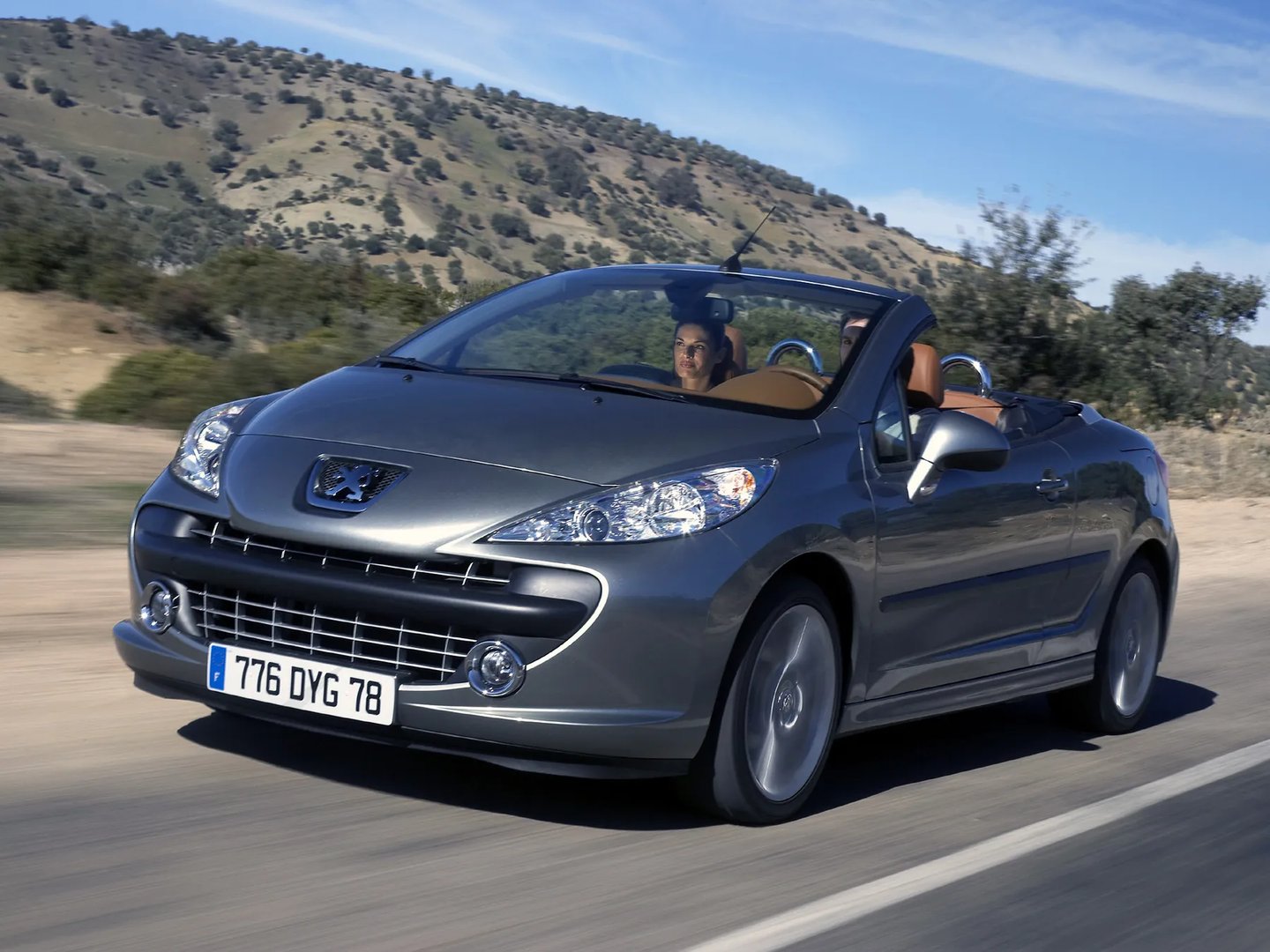 Peugeot_207_1_generation__Cabrio__8.jpg