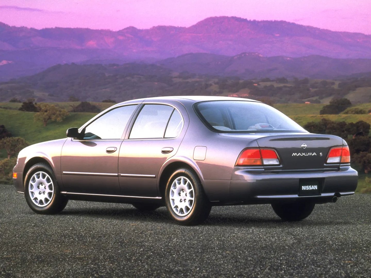 Nissan_Maxima_4_generation_restyling__Sedan__2.jpg