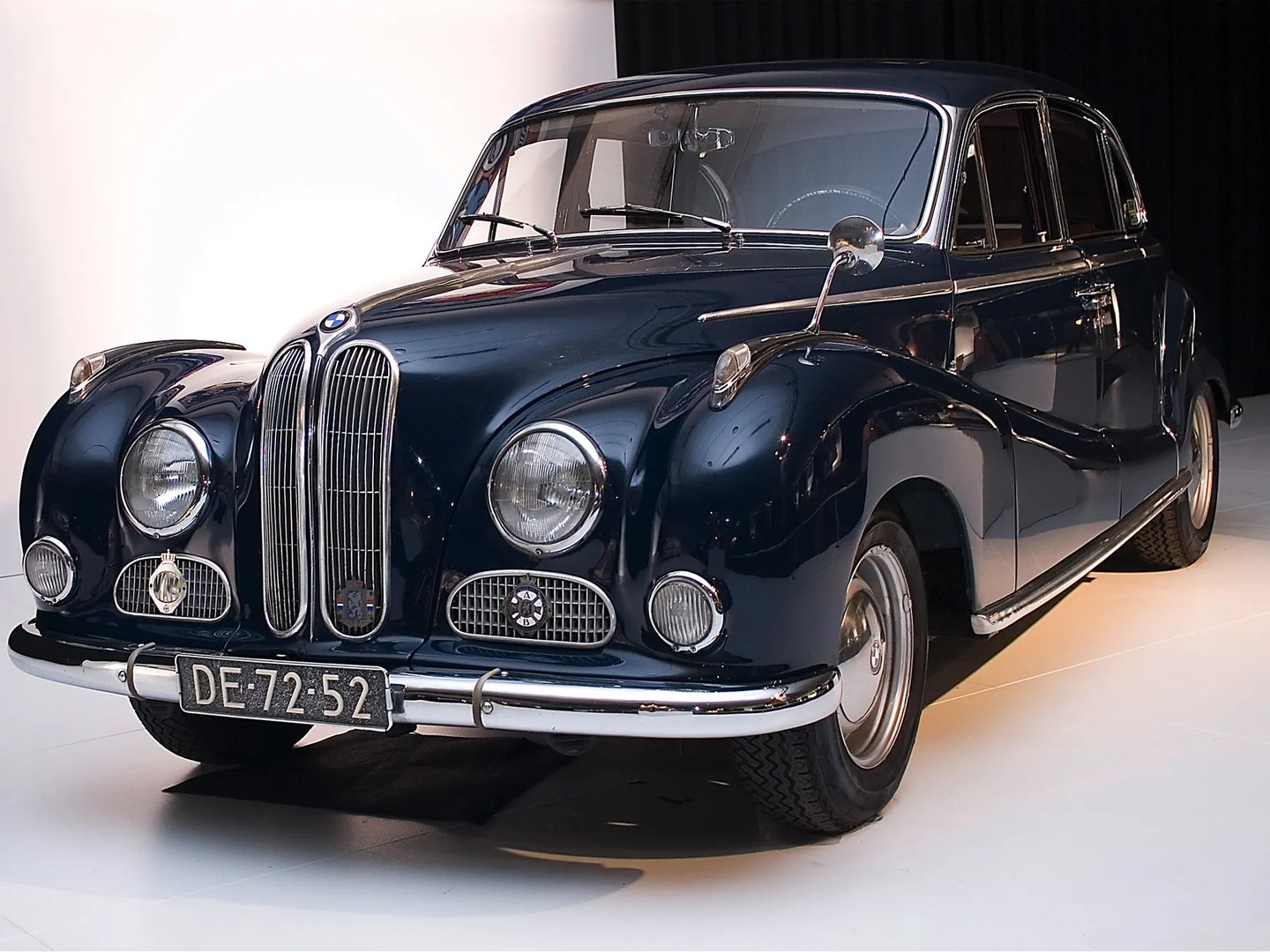 BMW_502_1_generation__Sedan__10.jpg