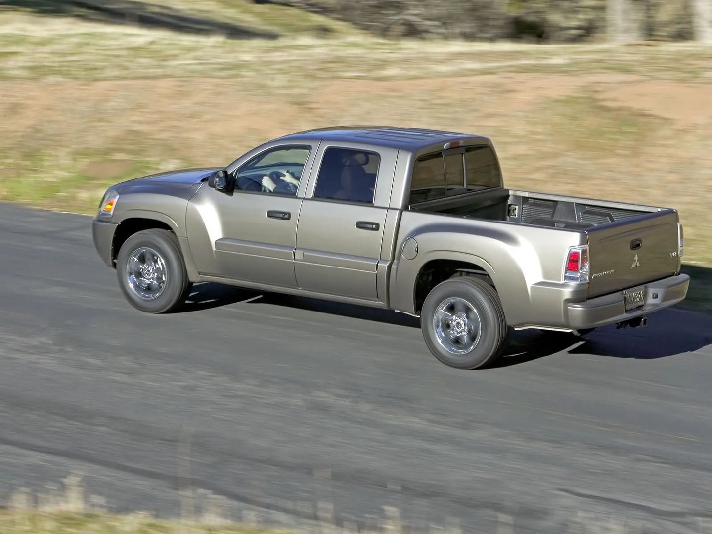 Mitsubishi_Raider_1_generation__Pickup_double-cab__3.jpg