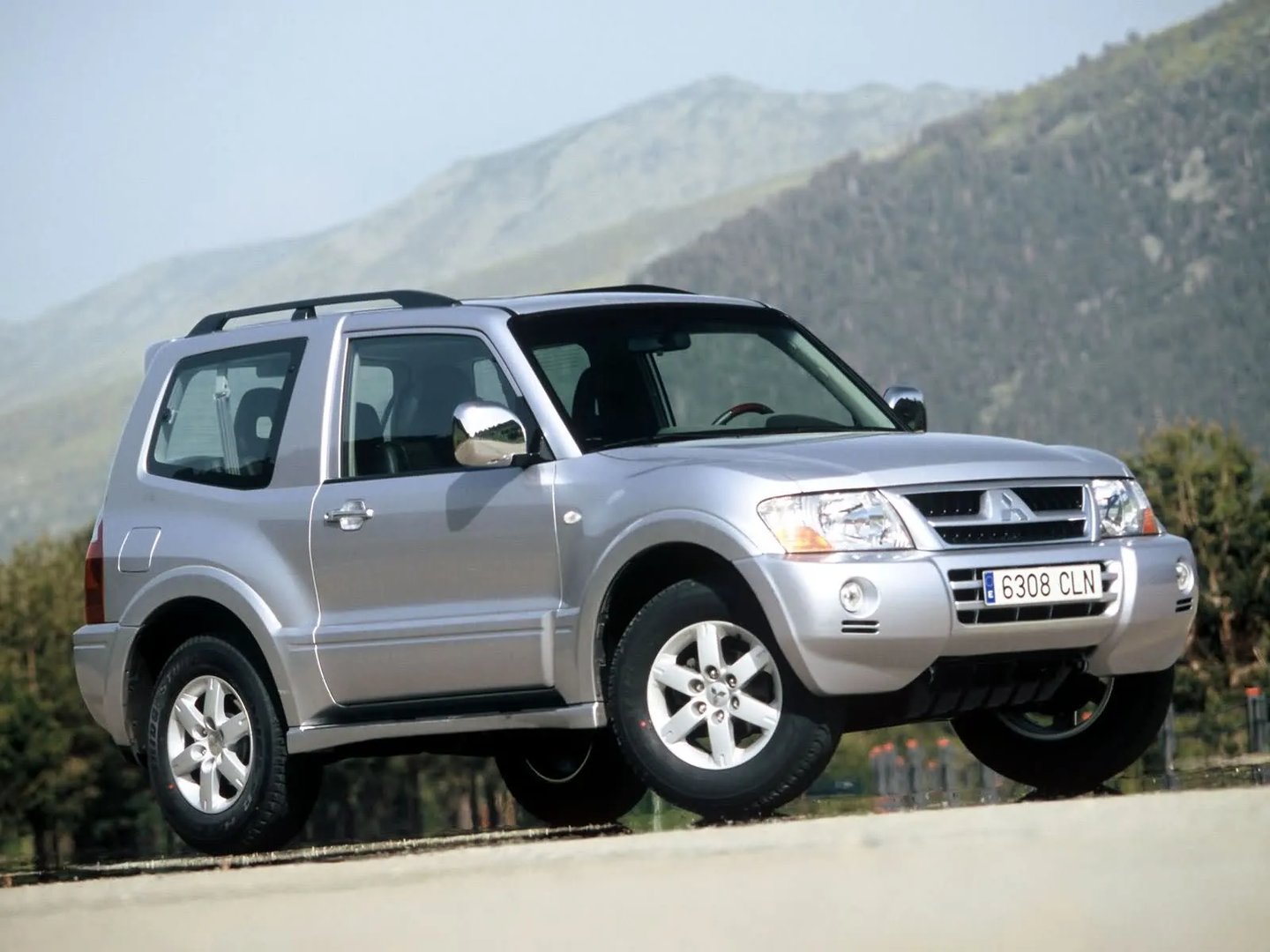 Mitsubishi Montero 3 generation  SUV 3-doors
