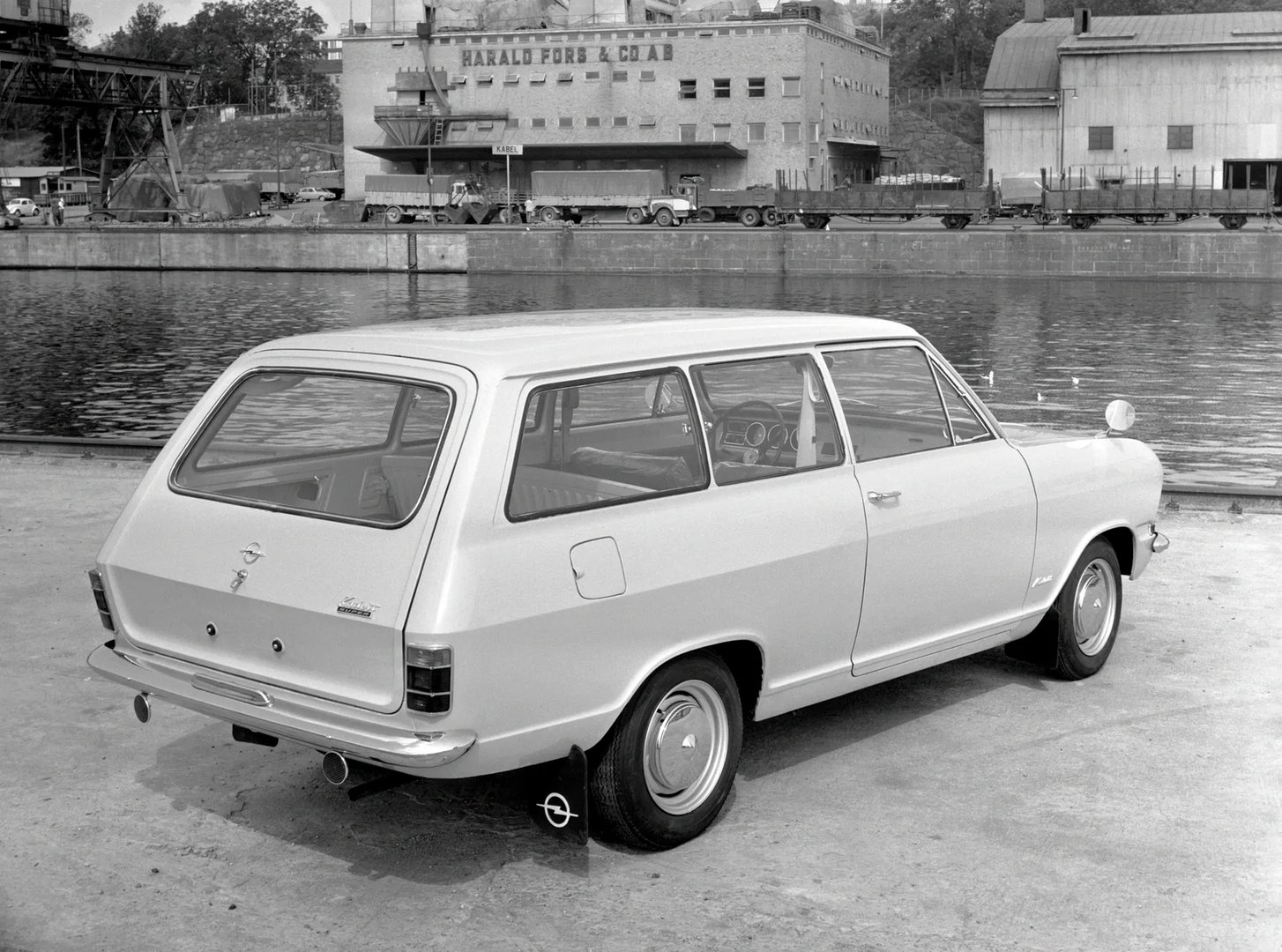Opel_Kadett_2_generation__Estate_3-door__1.jpg