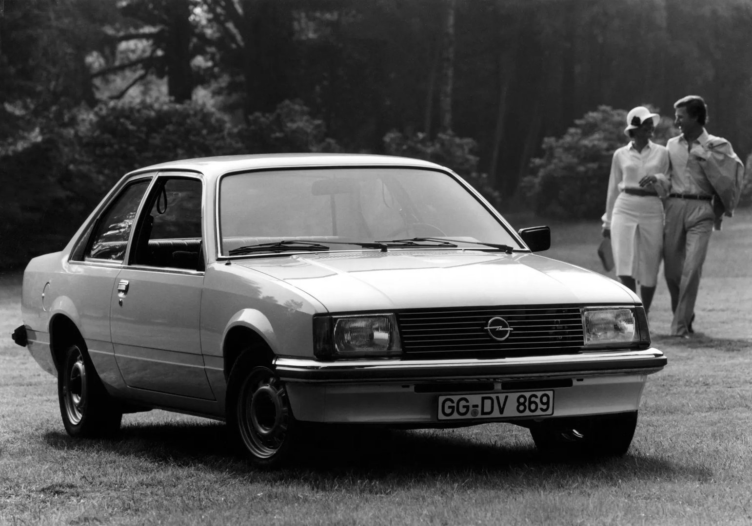 Opel_Rekord_5_generation__Sedan_2-doors__3.jpg