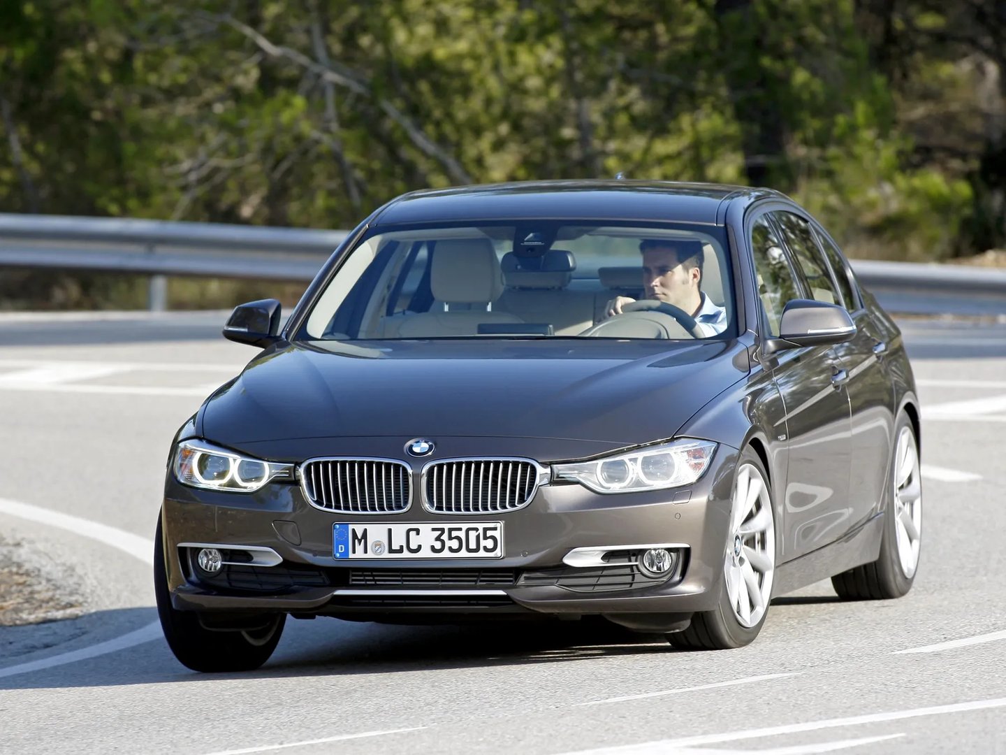 BMW_3_series_6_generation__Sedan__7.jpg