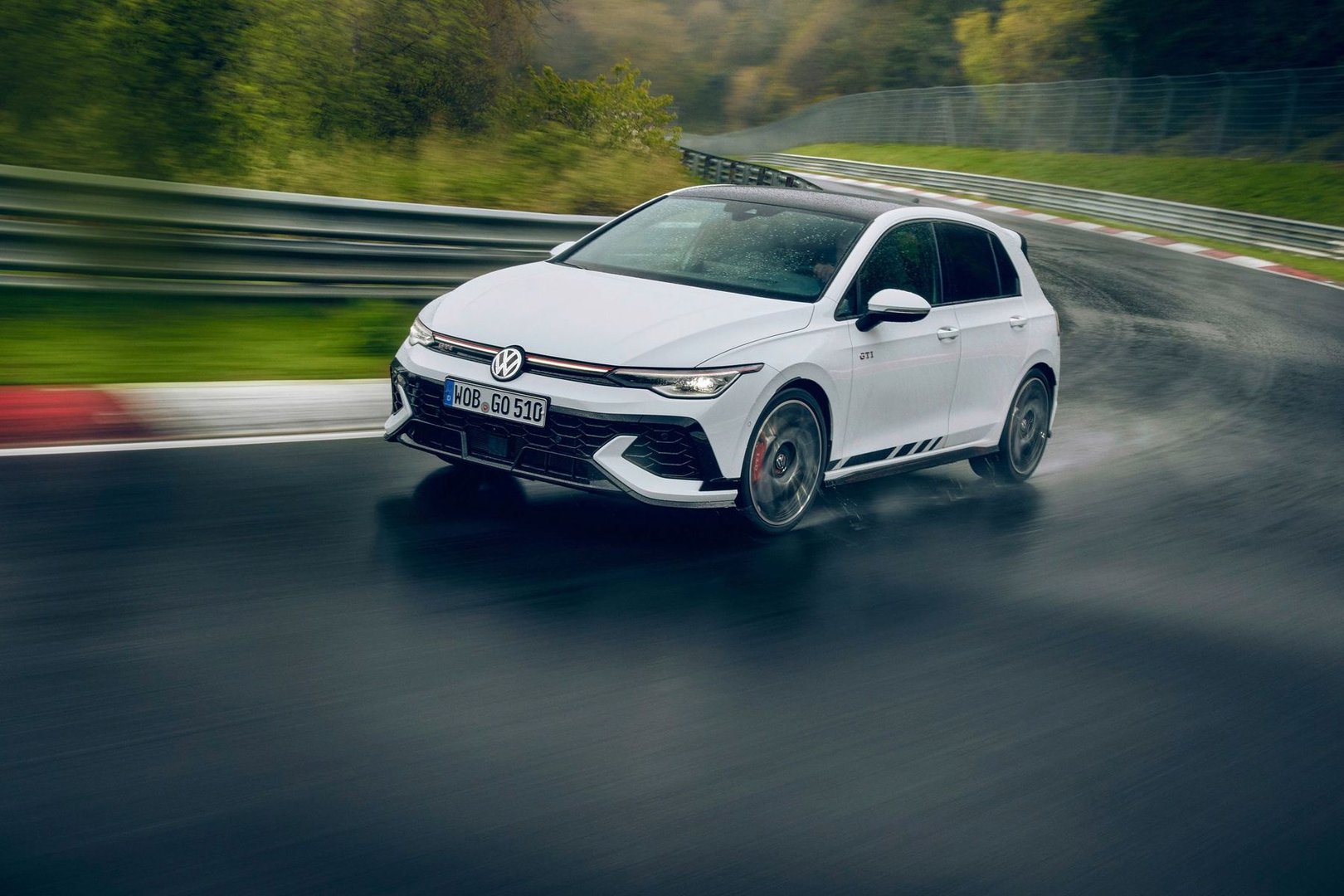 volkswagen_Golf_GTI_Clubsport_8_generation_restyling_1__Hatchback_5-door__20.jpg