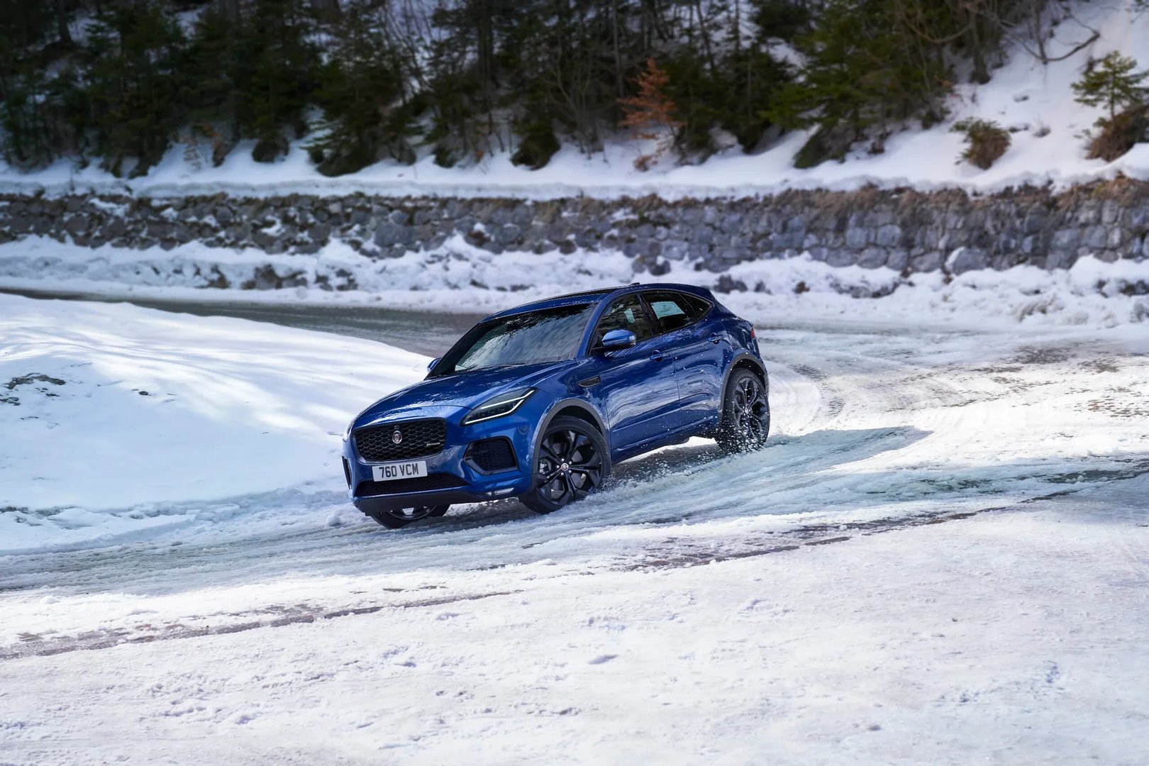 Jaguar_E-Pace_1_generation_restyling__SUV_5-doors__5.jpg