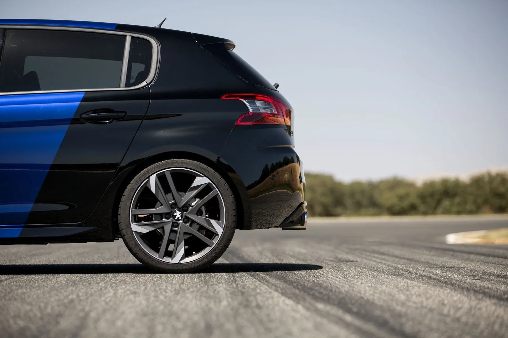 Peugeot_308_GTi_1_generation_restyling__Hatchback_5-door__10.jpg