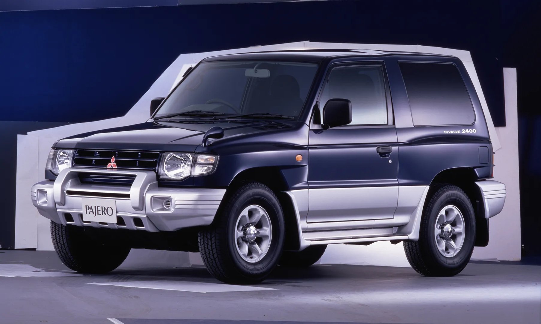 Mitsubishi_Pajero_2_generation_restyling__SUV_3-doors__3.jpg