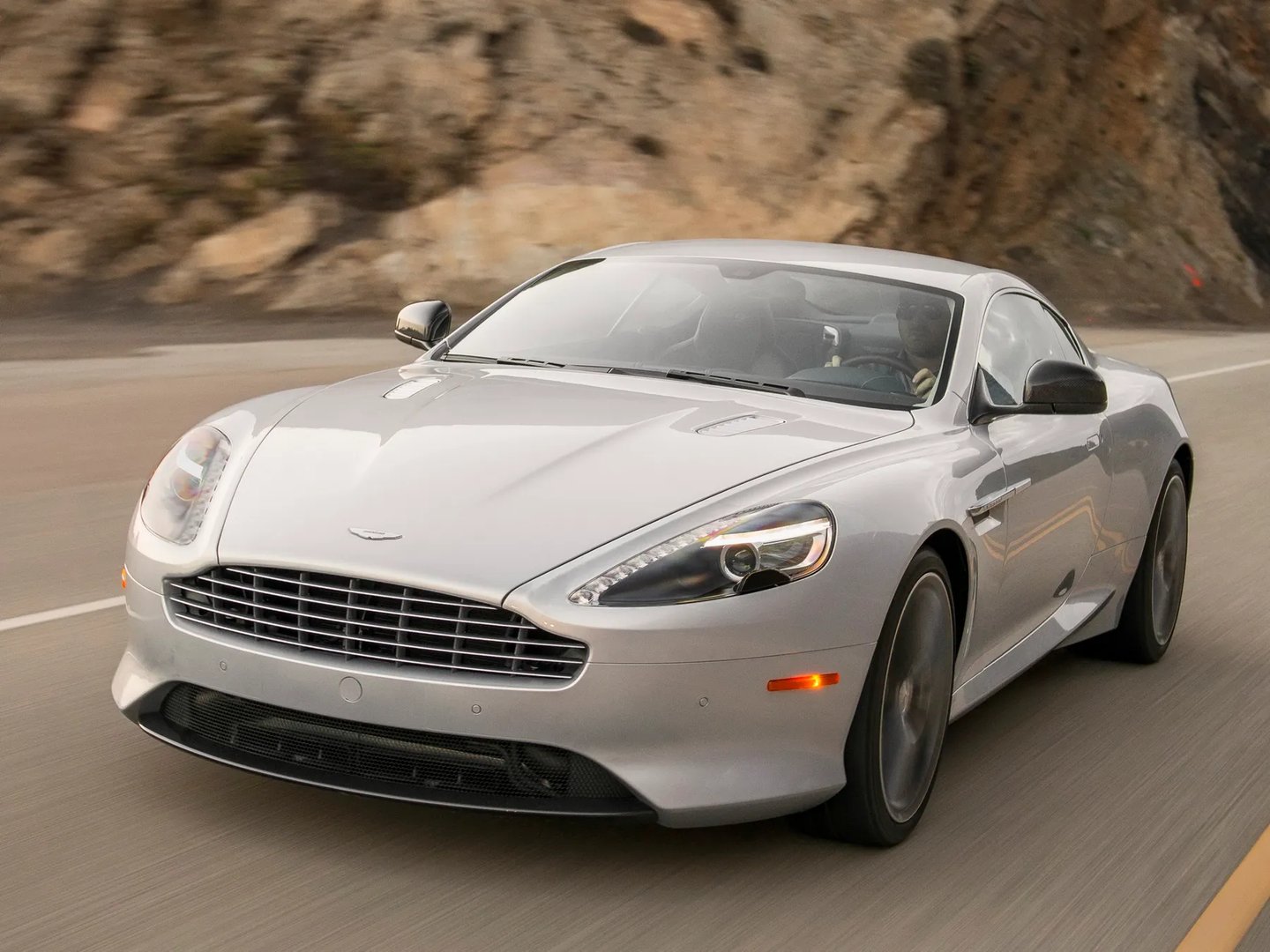 Aston Martin_DB9_1_generation_restyling_2__Coupe__3.jpg