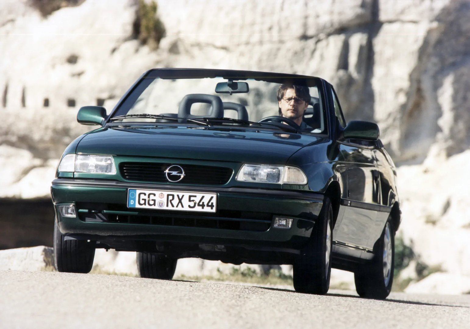 Opel_Astra_1_generation_restyling_1__Cabrio__2.jpg