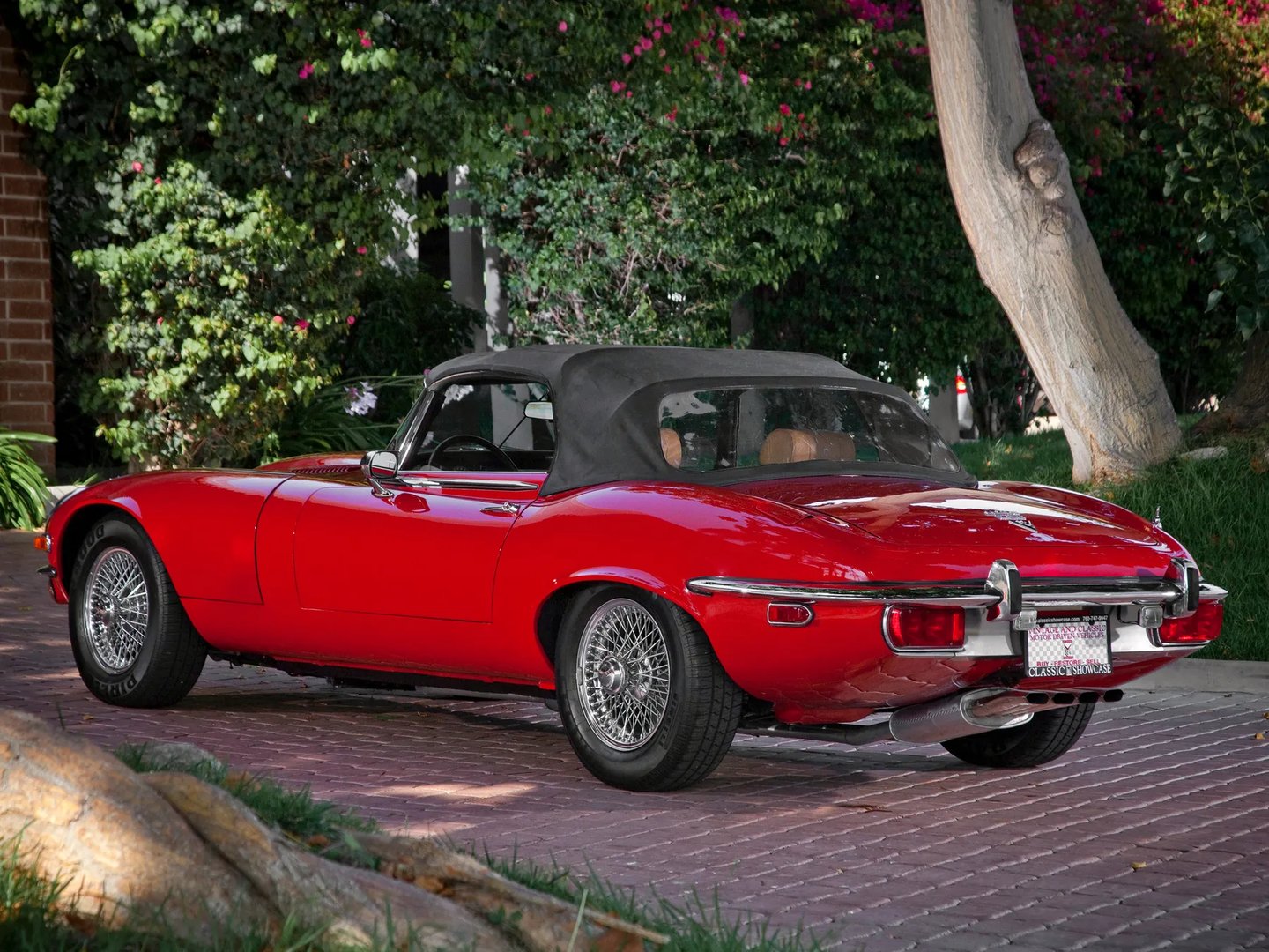 Jaguar_E-type_3_generation__Cabrio__8.jpg