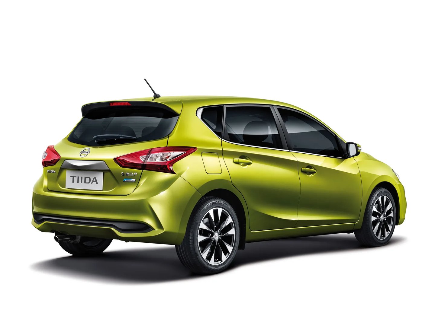 Nissan_Tiida_2_generation__Hatchback_5-door__1.jpg