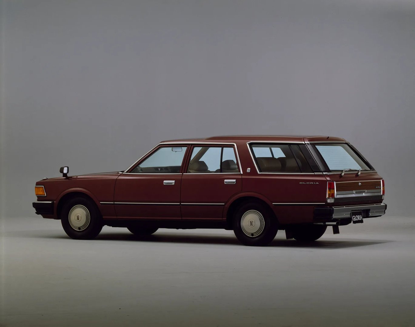 Nissan_Gloria_6_generation__Estate_5-door__2.jpg
