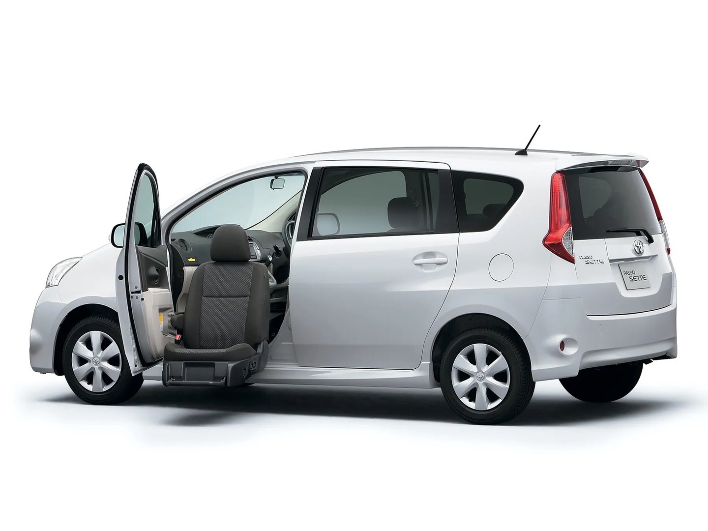 Toyota_Passo_Sette_1_generation__Compact_Van__1.jpg
