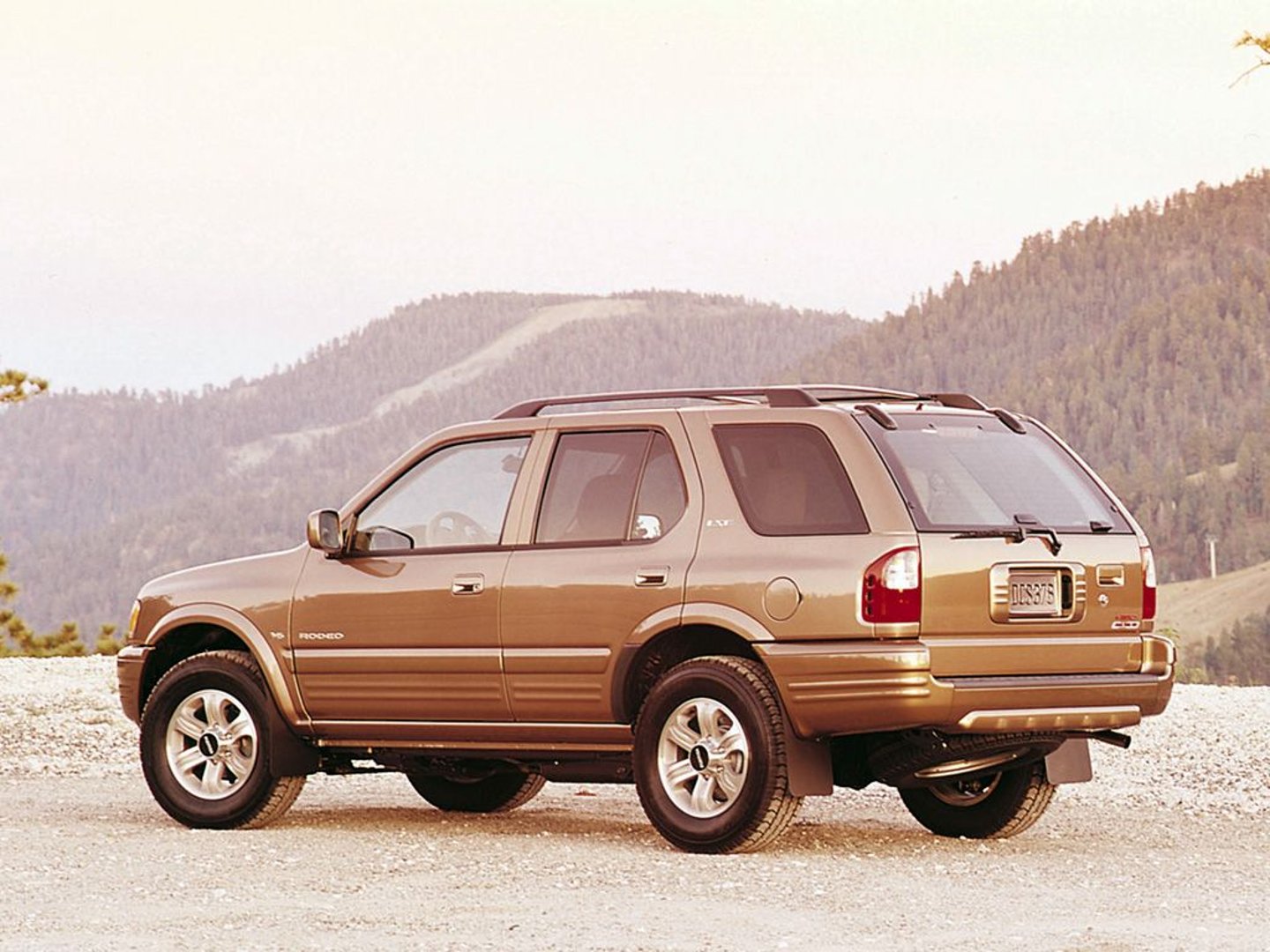 isuzu_Rodeo_2_generation__SUV_5-doors__12.jpg