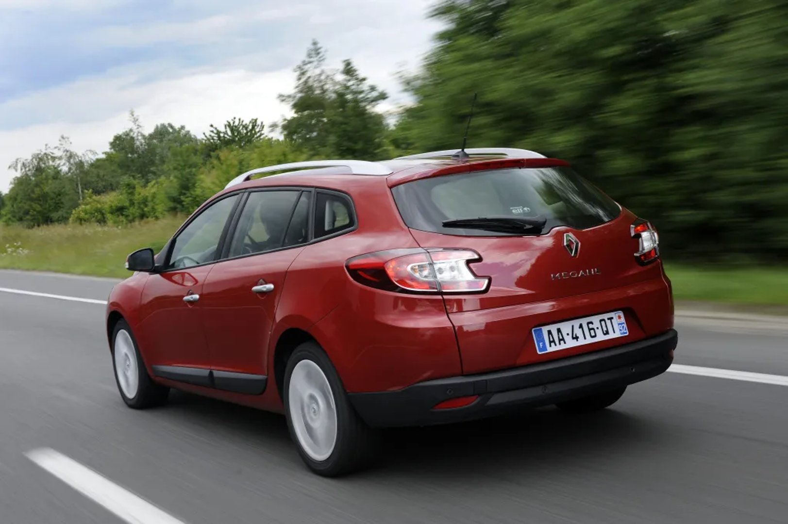 Renault_Megane_3_generation__Estate_5-door__11.jpg