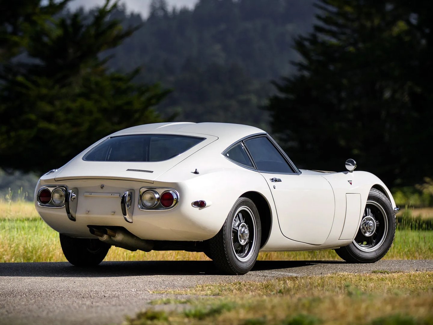 Toyota_2000GT_1_generation__Coupe__7.jpg