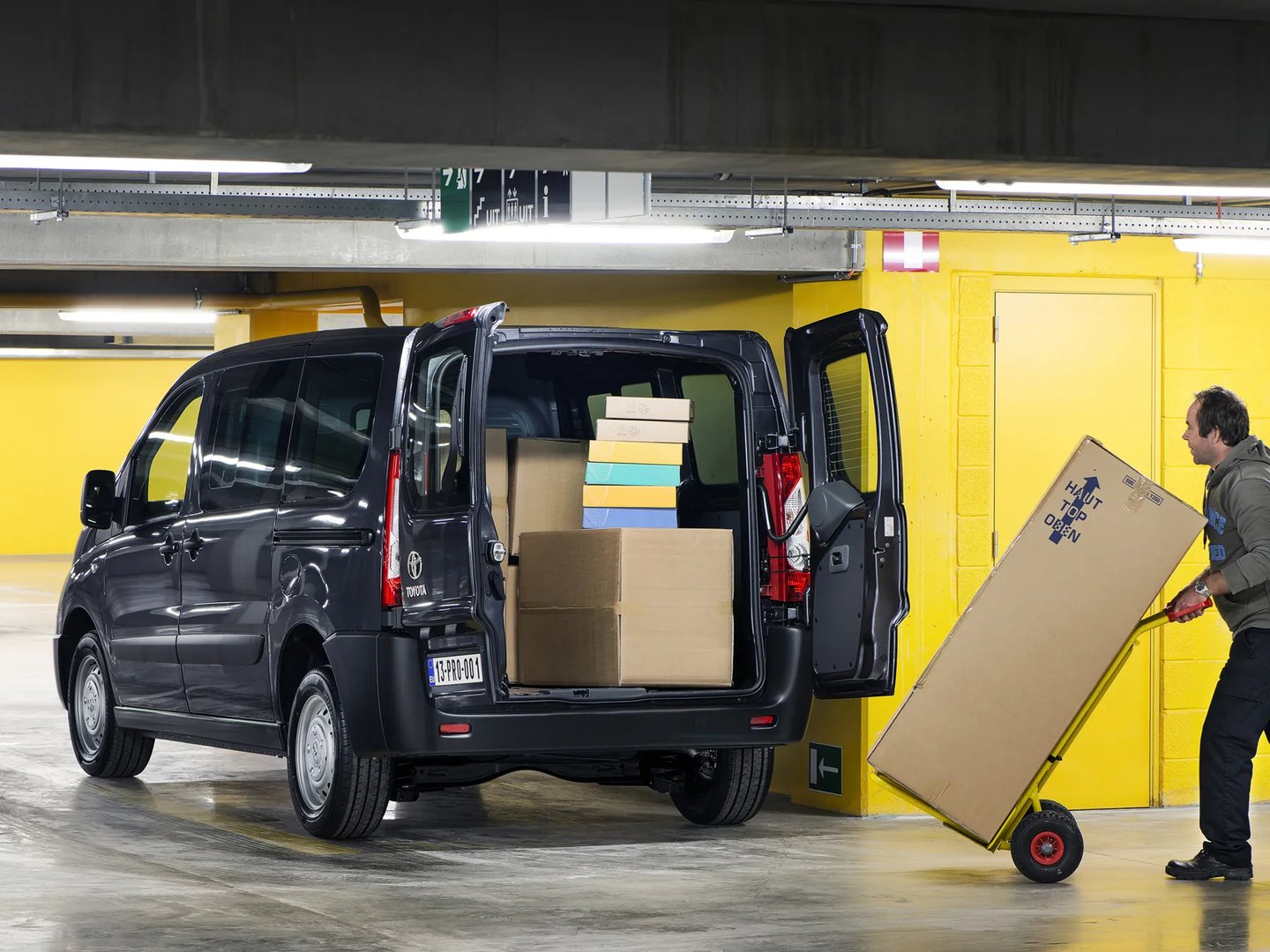 Toyota_ProAce_1_generation__Minivan__5.jpg